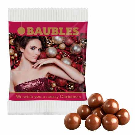 Schokoknusperkugeln im Papiertütchen