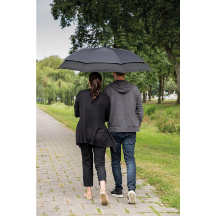 Swiss Peak AWARE™ 23" bis 27" erweiterbarer Regenschirm